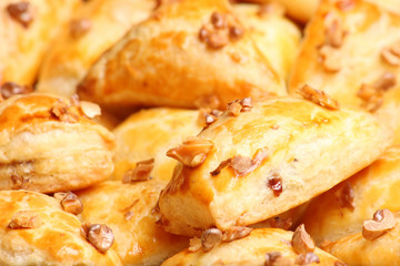Puff cakes with walnuts