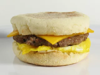 Zelfklevend Fotobehang Sausage & Egg Sandwich © dreambigphotos