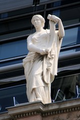 statue