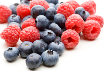 Bunter Beerenmix aus Heidelbeeren und Himbeeren