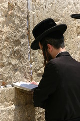 Praying Hasid © Roman Dembitsky