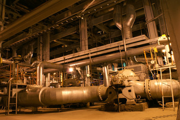 Fototapeta na wymiar Rury, maszyn, rur i pomp w elektrowni