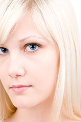 Naklejka premium Junge Frau mit blonden langen Haaren