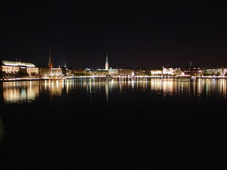 Der Jungfernstieg bei Nacht
