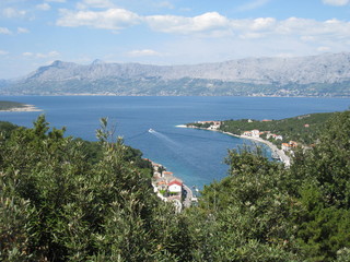 Bateau quittant la baie