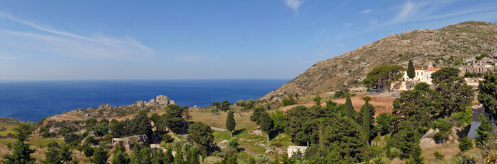 La crète entre mer et montagne