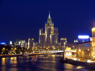 Fototapeta na wymiar Quay rzeki Moskwa