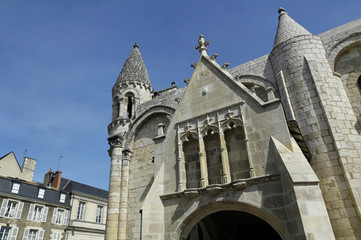 Fototapeta na wymiar Church of Our Lady--duży z Poitiers