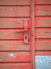 Rote Tür an Bauwagen