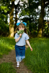 Obraz premium Girl in summer park