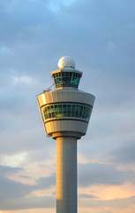 Fototapeta na wymiar Wieża kontroli lotniska