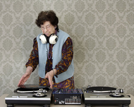 Granny Dj