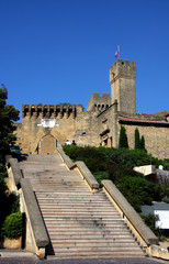 Fototapeta na wymiar Salon de Provence zamek