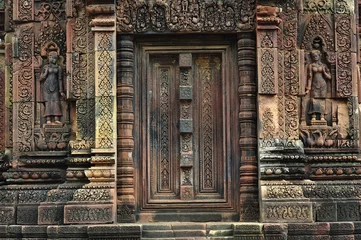 Foto op Plexiglas Cambodia Angkor Banteay Srey temple a false door © TMAX