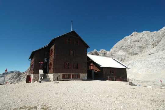 Alpine hut - Dom Planika pod Triglavom (2408m)