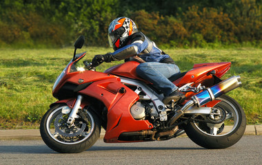 Obraz premium motorcycle rider cornering at speed