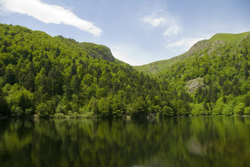Fototapeta na wymiar Jezioro i góry