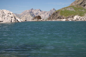 Naklejka premium Un lac de haute montagne