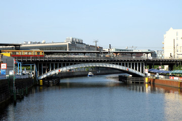 Fototapeta na wymiar Spreebrücke