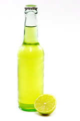 Bier mit halber Limette