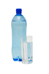 Naklejka premium Bottle of water and glass isolated on the white