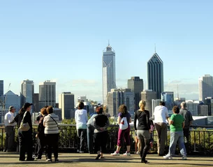 Gordijnen Tourists Looking down at the city of Perth from Kings Park  © Imagevixen