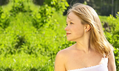 Naklejka premium portrait over greenery