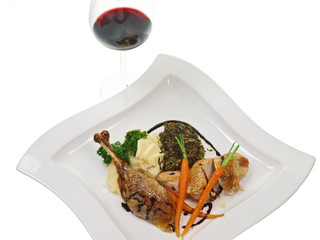 truthahnbraten mit kartoffelpüree,grünkohl und ein glas rotwein
