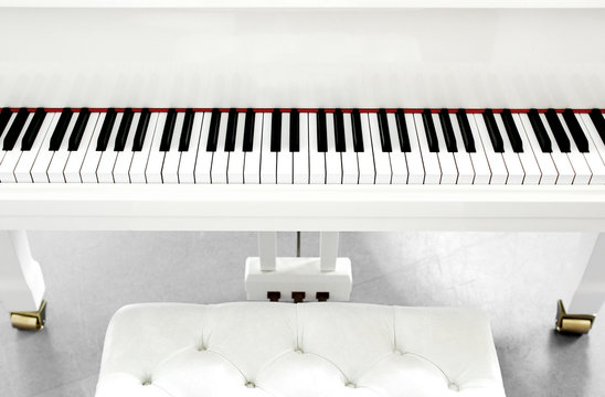Wei&szlig;es Klavier, minimalistische POV Aufnahme 