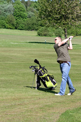 Golfspieler beim Abschlag