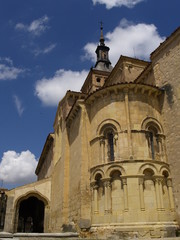 Fototapeta na wymiar capilla lateral de la iglesia de San Martin en Segovia