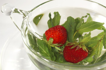 Tea with mint and a strawberry