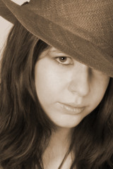 Junge Frau mit Hut