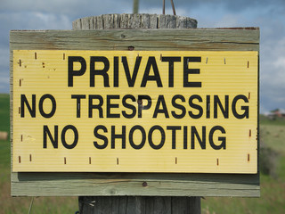 no trespassing sign