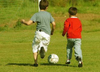 football - 2 enfants de dos