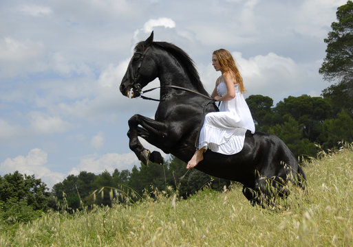 mari&eacute;e sur cheval cabr&eacute;