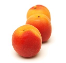 Trois abricots