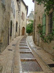 UZES