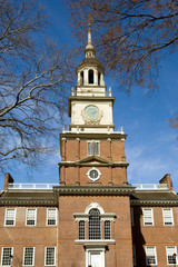 Fototapeta na wymiar Wieży Independence Hall w centrum Filadelfii, USA