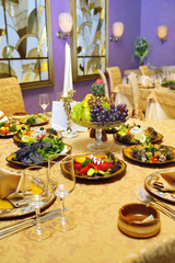 served table in restaurant