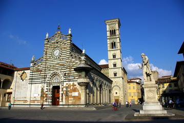 Fototapeta na wymiar Trawnik, Katedra św
