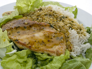 Kalbsschnitzel auf Salat