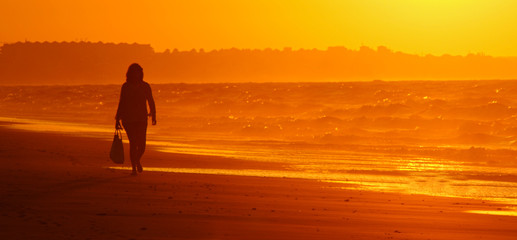 Fototapeta na wymiar Walking on the beach