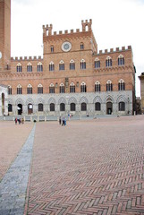 Fototapeta na wymiar Siena: Piazza del Campo e Palazzo Comunale 