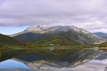 reflejo espig&uuml;ete nublado