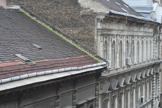 tetto e parete di edifici antichi