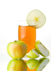 Fototapeta na wymiar Apple and juice