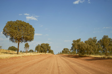Sandpiste im Outback