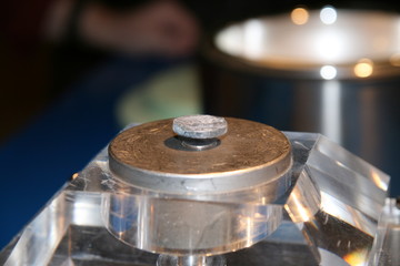 Schwebender Magnet © Edwar Xie