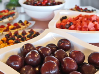 dessert büffet mit frische früchte